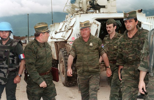 El ex comandante serbobosnio Ratko Mladic, conocido popularmente como el carnicero de Bosnia, en una imagen de archivo en 1993. El ex comandante serbobosnio Ratko Mladic, conocido popularmente como el carnicero de Bosnia, en una imagen de archivo en 1993.