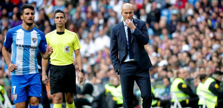 Zinedine Zidane, durante el partido ante el Málaga Zinedine Zidane, durante el partido ante el Málaga