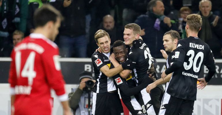 Los jugadores del Gladbach festejan uno de los goles del equipo germano Los jugadores del Gladbach festejan uno de los goles del equipo germano