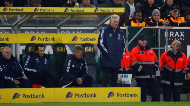 Heynckes, durante el partido ante el Gladbach Heynckes, durante el partido ante el Gladbach