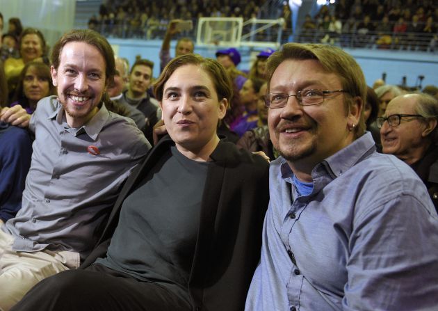 Pablo Iglesias, Ada Colau y Xavier Domènech, durante la campaña de las elecciones generales de 2015. Pablo Iglesias, Ada Colau y Xavier Domènech, durante la campaña de las elecciones generales de 2015.