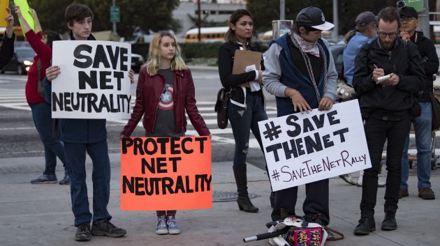 Tim Karr pide al resto de países que se levanten para preservar la neutralidad de Internet. Tim Karr pide al resto de países que se levanten para preservar la neutralidad de Internet.