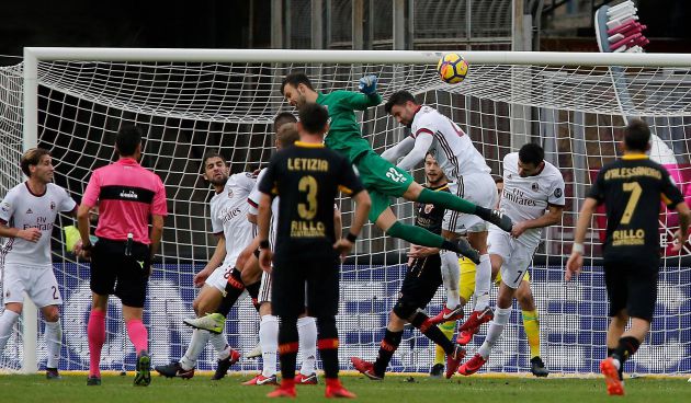 El portero Alberto Brignoli remata a puerta El portero Alberto Brignoli remata a puerta