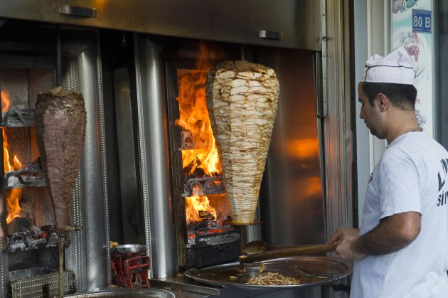 Imagen de un restaurante de kebabs en Turquía Imagen de un restaurante de kebabs en Turquía