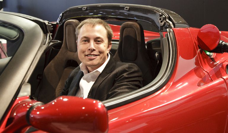 Elon Musk presenta su vehículo en 2009. Elon Musk presenta su vehículo en 2009.