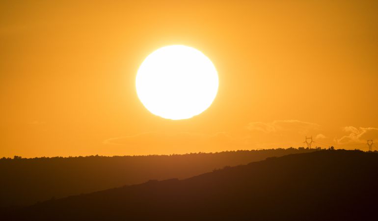 El Sol, tal y como lo vemos desde la Tierra. El Sol, tal y como lo vemos desde la Tierra.