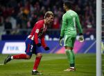 MADRID, SPAIN - DECEMBER 02: Antoine Griezmann of Atletico de Madrid celebrates his teammate Filipe Luis' goal during the La Liga match between Club Atletico Madrid and Real Sociedad de Futbol at Estadio Wanda Metropolitano on December 2, 2017 in Madrid, Spain. (Photo by Gonzalo Arroyo Moreno/Getty Images)