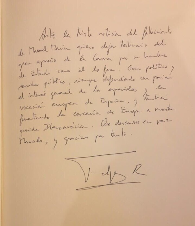 Mensaje de Felipe VI en el libro de firmas situado en el Congreso Mensaje de Felipe VI en el libro de firmas situado en el Congreso