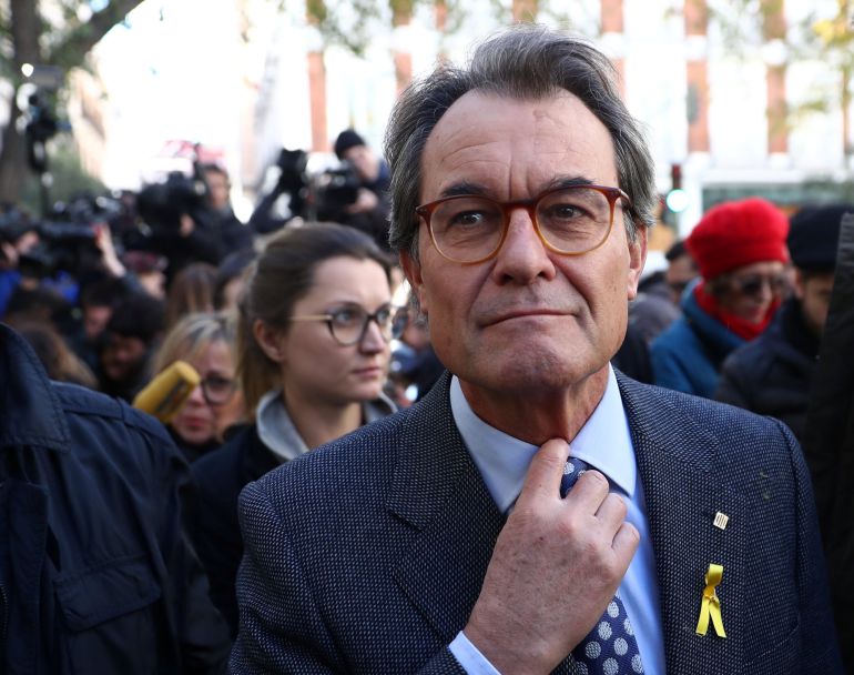 El expresidente de la Generalitat, Artur Mas, el pasado 1 de diciembre a las puertas del Tribunal Supremo donde acudió para pedir la libertad de los exconsejeros en prisión. El expresidente de la Generalitat, Artur Mas, el pasado 1 de diciembre a las puertas del Tribunal Supremo donde acudió para pedir la libertad de los exconsejeros en prisión.