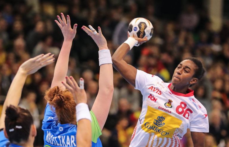 Barbosa remata para anotar Barbosa remata para anotar