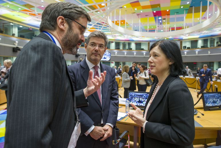 El ministro de Justicia español, Rafael Catalá, y la comisaria de Justicia, Vera Jourová El ministro de Justicia español, Rafael Catalá, y la comisaria de Justicia, Vera Jourová