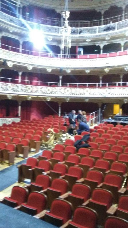 Cae la lámpara del Teatro de la Comedia: Cae la lámpara del Teatro de la Comedia Cae la lámpara del Teatro de la Comedia: Cae la lámpara del Teatro de la Comedia