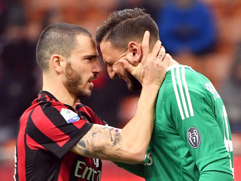 Bonucci anima al guardameta Gianluigi Donnarumma en el partido ante el Hellas Verona de la Copa Italia Bonucci anima al guardameta Gianluigi Donnarumma en el partido ante el Hellas Verona de la Copa Italia