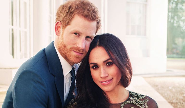 Fotografía oficial del compromiso del príncipe Enrique de Inglaterra y de la actriz estadounidense Meghan Markle realizada por el fotógrafo británico Alexi Lubomirski. Fotografía oficial del compromiso del príncipe Enrique de Inglaterra y de la actriz estadounidense Meghan Markle realizada por el fotógrafo británico Alexi Lubomirski.