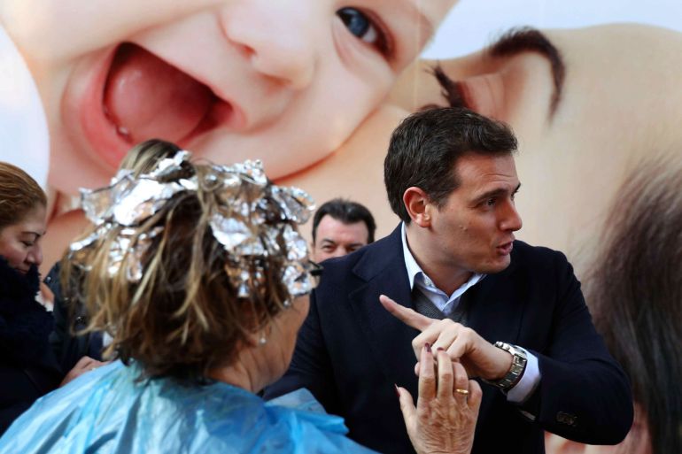 El presidente de Ciudadanos Albert Rivera, en el colegio electoral Santa Marta de L'Hospitalet de Llobregat. El presidente de Ciudadanos Albert Rivera, en el colegio electoral Santa Marta de L'Hospitalet de Llobregat.