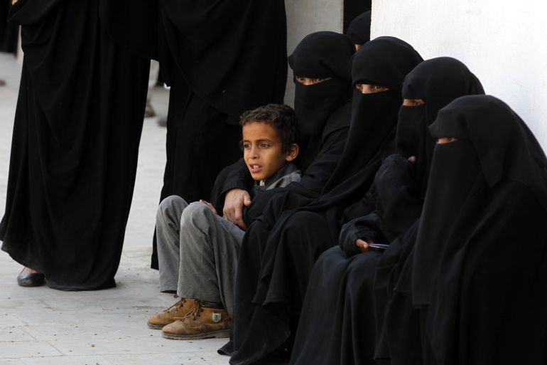 En Yemen se dan cita una de las mayores crisis humanitarias y de cólera en sus 17 años de vida y los enfrentamientos por el reparto en la ayuda humanitaria En Yemen se dan cita una de las mayores crisis humanitarias y de cólera en sus 17 años de vida y los enfrentamientos por el reparto en la ayuda humanitaria