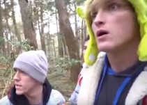 Un youtuber pide perdón tras subir un vídeo bromeando junto a un hombre ahorcado