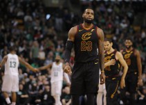 Kyrie Irving se venga de LeBron James