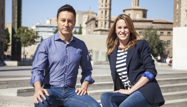 Los presentadores Jesús Nadador y Blanca Liso Los presentadores Jesús Nadador y Blanca Liso