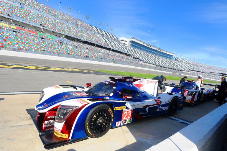 El español Fernando Alonso, del equipo United Autosports, conduce su vehículo en las prácticas de la prueba "Rolex 24 Horas". El español Fernando Alonso, del equipo United Autosports, conduce su vehículo en las prácticas de la prueba "Rolex 24 Horas".