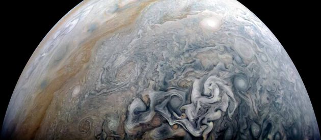 La misión Juno muestra sus nuevas imágenes sobre Júpiter. La misión Juno muestra sus nuevas imágenes sobre Júpiter.