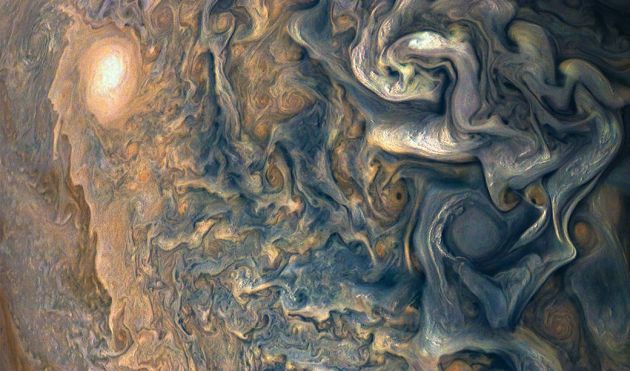 La misión Juno muestra sus nuevas imágenes sobre Júpiter. La misión Juno muestra sus nuevas imágenes sobre Júpiter.