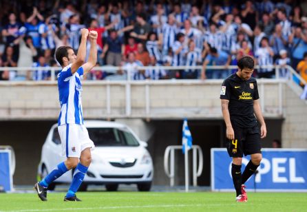 Agirretxe celebrando el gol de la Real Sociedad con un Cesc cabizbajo en 2012 Agirretxe celebrando el gol de la Real Sociedad con un Cesc cabizbajo en 2012
