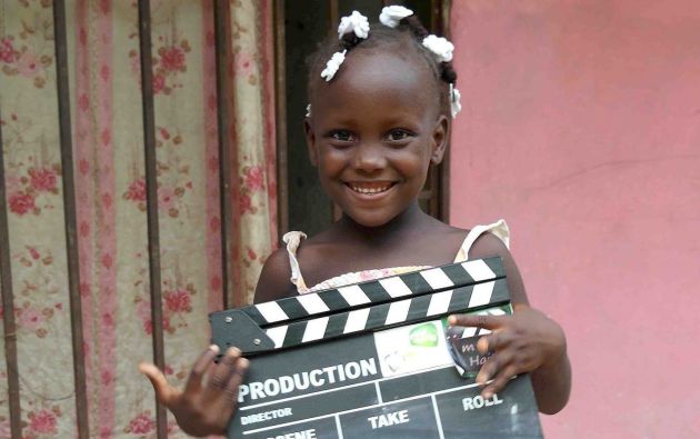 La Asociación Educar desde la Infancia trabaja con niños y niñas de Haití en talleres audiovisuales. La Asociación Educar desde la Infancia trabaja con niños y niñas de Haití en talleres audiovisuales.