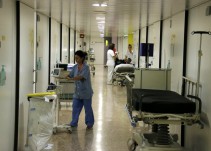 La epidemia de gripe mantiene saturados 60 hospitales de toda España