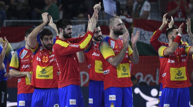 Los jugadores de la Selección aplauden a los aficionados desplazados a Varazdin (Croacia) Los jugadores de la Selección aplauden a los aficionados desplazados a Varazdin (Croacia)