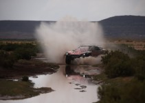 Carlos Sainz y Joan Barreda hacen doblete en el Dakar