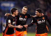 Los errores del Deportivo impulsan al Valencia