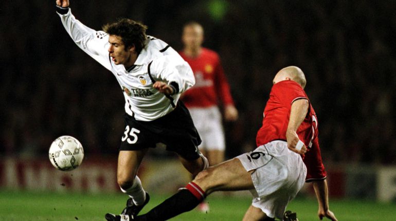 Pablo Aimar, en uno de los partidos que marcó su carrera en Old Trafford Pablo Aimar, en uno de los partidos que marcó su carrera en Old Trafford