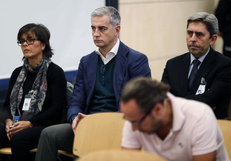 Cristina Ibáñez, exgerente del PP de la Comunidad Valenciana; Ricardo Costa, ex secretario general del PP de la Comunidad Valenciana y exdiputado regional; Álvaro Pérez Alonso 'El Bigotes', responsable de la empresa Orange Market, y Vicente Rambla, exvicepresidente de la Coimunidad Valenciana, durante el juicio que se celebra en la Audiencia Nacional. Cristina Ibáñez, exgerente del PP de la Comunidad Valenciana; Ricardo Costa, ex secretario general del PP de la Comunidad Valenciana y exdiputado regional; Álvaro Pérez Alonso 'El Bigotes', responsable de la empresa Orange Market, y Vicente Rambla, exvicepresidente de la Coimunidad Valenciana, durante el juicio que se celebra en la Audiencia Nacional.