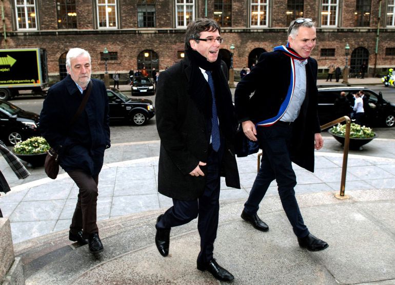 El expresidente de la Generalitat Carles Puigdemont , a su llegada al Parlamento de Dinamarca El expresidente de la Generalitat Carles Puigdemont , a su llegada al Parlamento de Dinamarca
