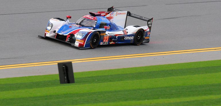 El piloto español conduce su Ligier LMP2 durante la sesión de clasificaciones para las 24 Horas de Daytona. El piloto español conduce su Ligier LMP2 durante la sesión de clasificaciones para las 24 Horas de Daytona.