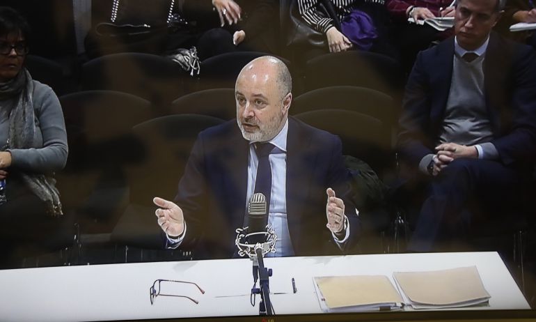 Fotografía tomada del monitor de la sala de prensa de la Audiencia Nacional, de la declaración del ex vicesecretario del PP valenciano David Serra, durante el juicio por la supuesta financiación ilegal del PP de Valencia a través de la trama Gürtel Fotografía tomada del monitor de la sala de prensa de la Audiencia Nacional, de la declaración del ex vicesecretario del PP valenciano David Serra, durante el juicio por la supuesta financiación ilegal del PP de Valencia a través de la trama Gürtel