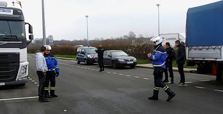 Fotografías facilitadas por el Ministerio del Interior, de la operación Mémoire vivante que se llevó a cabo los pasados días 5 y 6 de febrero, con el traslado del 'archivo de ETA' desde París a Madrid en un convoy de camiones de la Guardia Civil. Fotografías facilitadas por el Ministerio del Interior, de la operación Mémoire vivante que se llevó a cabo los pasados días 5 y 6 de febrero, con el traslado del 'archivo de ETA' desde París a Madrid en un convoy de camiones de la Guardia Civil.