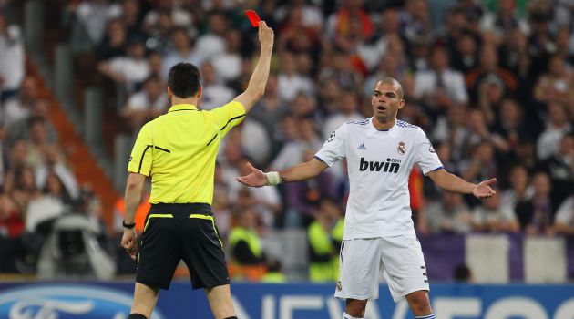 Momento en el que Pepe fue expulsado ante el Barcelona en aquel partido Momento en el que Pepe fue expulsado ante el Barcelona en aquel partido