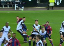 Las dos jugadas que han cabreado a los aficionados del Levante (con razón)
