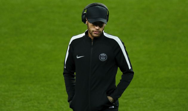 Neymar, en el césped del Bernabéu Neymar, en el césped del Bernabéu