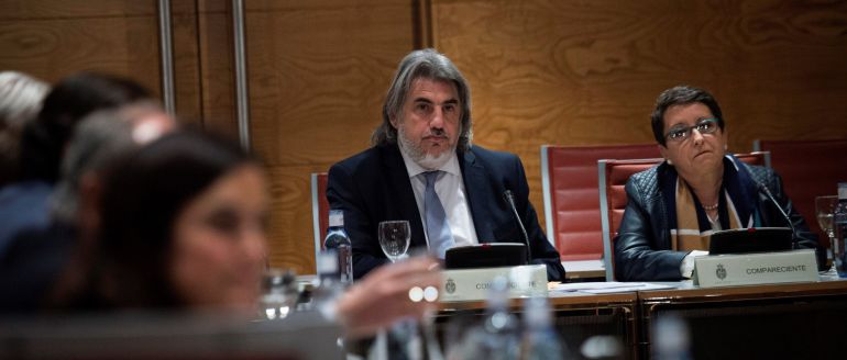 La presidenta de la Plataforma por las Garantías Ciudadanas, Inmaculada Sánchez Ruiz (d), y el abogado de la entidad, Alberto Ganga, en el Senado La presidenta de la Plataforma por las Garantías Ciudadanas, Inmaculada Sánchez Ruiz (d), y el abogado de la entidad, Alberto Ganga, en el Senado