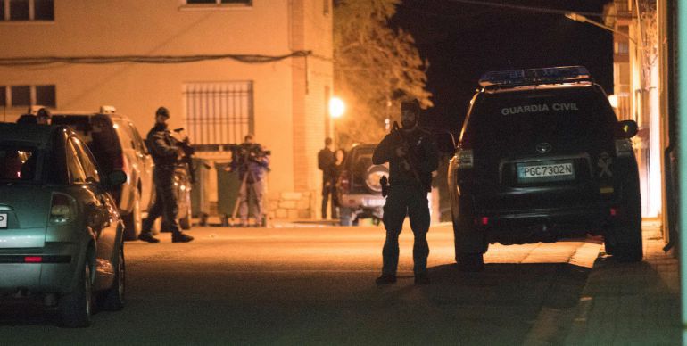 La AUGC pide que se investigue si fallaron los chalecos antibalas de los agentes abatidos por 'Igor el Ruso' La AUGC pide que se investigue si fallaron los chalecos antibalas de los agentes abatidos por 'Igor el Ruso'