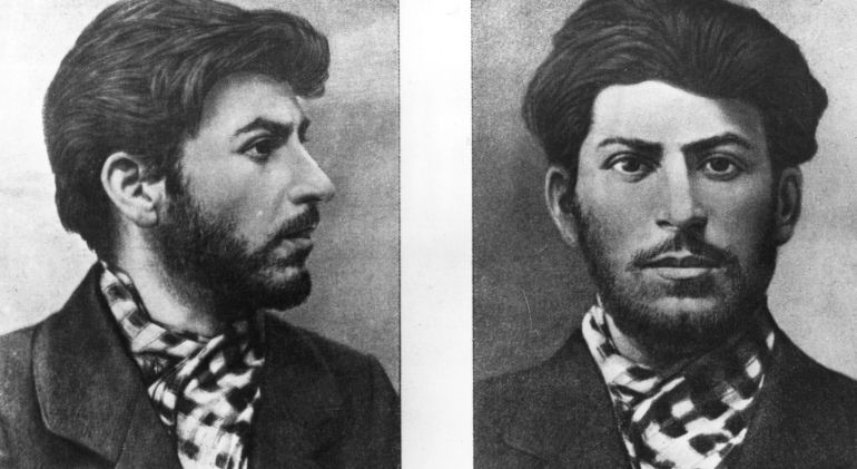Stalin de joven tenía un aspecto más informal que una vez aprobó las oposiciones de dictador Stalin de joven tenía un aspecto más informal que una vez aprobó las oposiciones de dictador