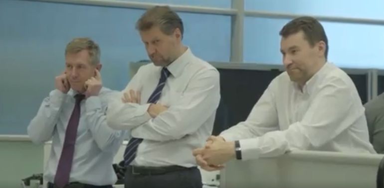 El momento en el que McLaren ha arrancado por primera vez el motor Renault con el que competirá este año. El momento en el que McLaren ha arrancado por primera vez el motor Renault con el que competirá este año.