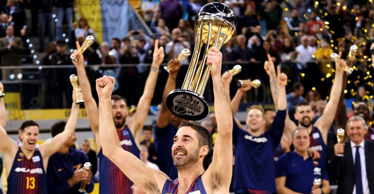 Juan Carlos Navarro levanta el trofeo de ganador de la Copa del Rey Juan Carlos Navarro levanta el trofeo de ganador de la Copa del Rey