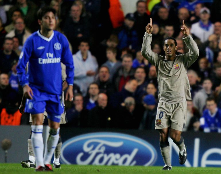 Ronaldinho celebra su golazo en Stamford Bridge, en 2005 Ronaldinho celebra su golazo en Stamford Bridge, en 2005