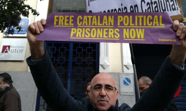 Decenas de personas han acudido para apoyar a las imputadas Decenas de personas han acudido para apoyar a las imputadas