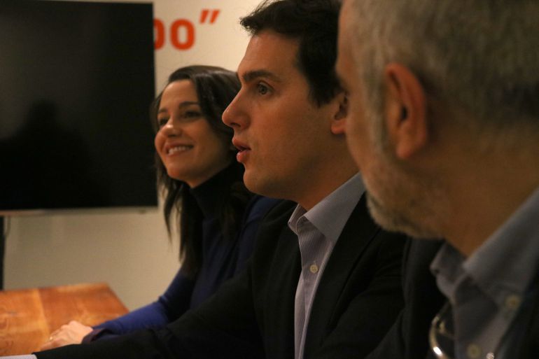 Albert Rivera cree que con ministros reprobados y con un gobierno paralizado lo mejor es que Rajoy aproveche para cambiarlo de forma amplia Albert Rivera cree que con ministros reprobados y con un gobierno paralizado lo mejor es que Rajoy aproveche para cambiarlo de forma amplia