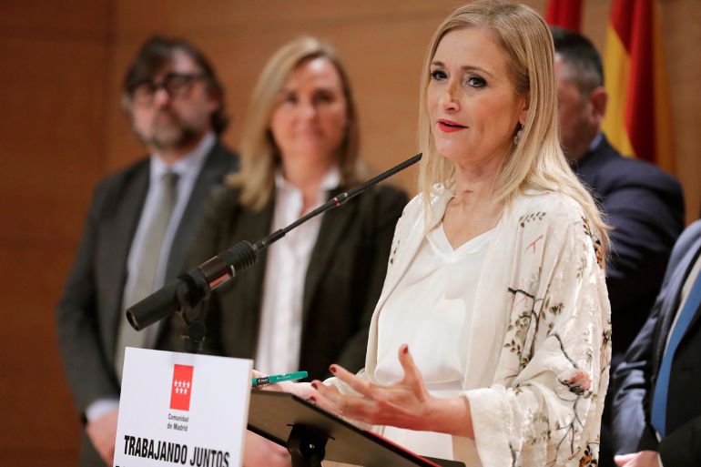 La presidenta de la Comunidad de Madrid, Cristina Cifuentes, se reúne con los representantes de todas las asociaciones del taxi de la región La presidenta de la Comunidad de Madrid, Cristina Cifuentes, se reúne con los representantes de todas las asociaciones del taxi de la región